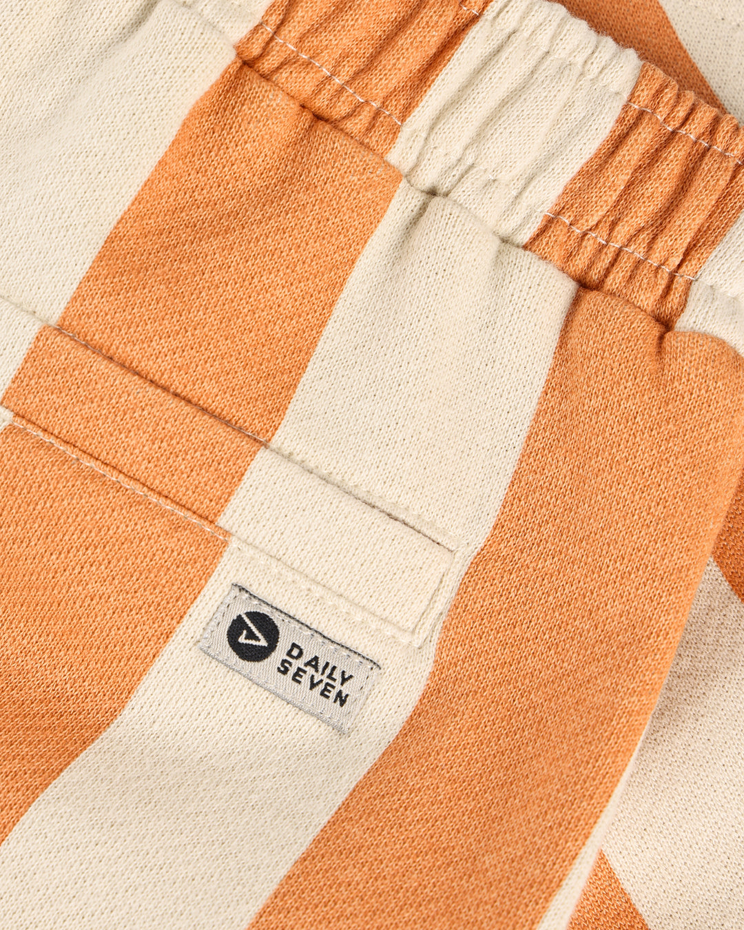 Daily 7 - Short streep oranje