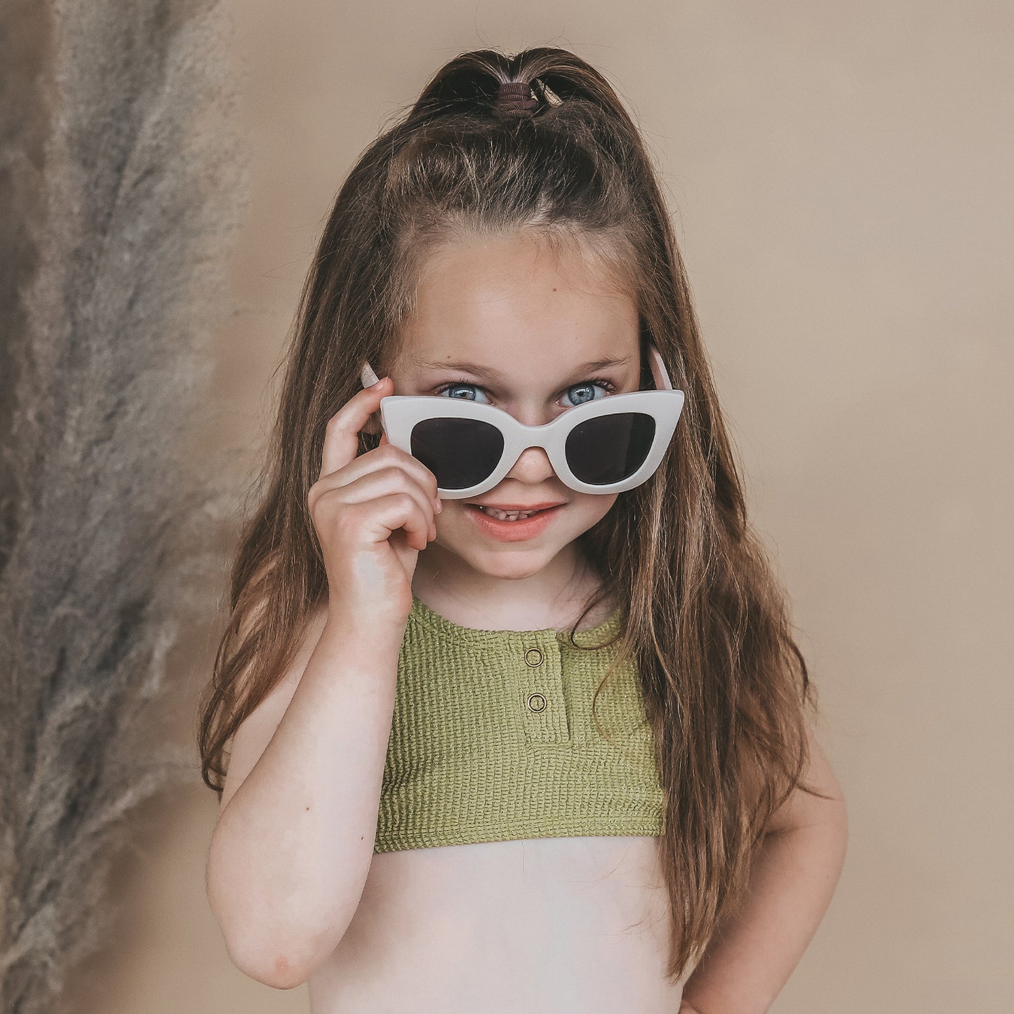 Salted Stories - Solid cat eye sunglasses